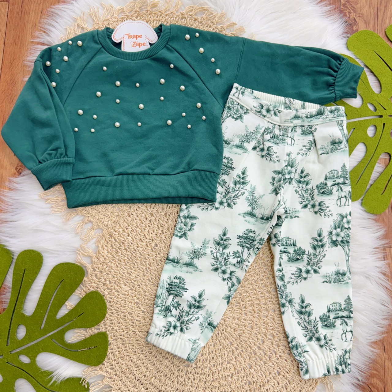 Conj. Casaco com Perolas e Calça de Moletom - Verde e Off White